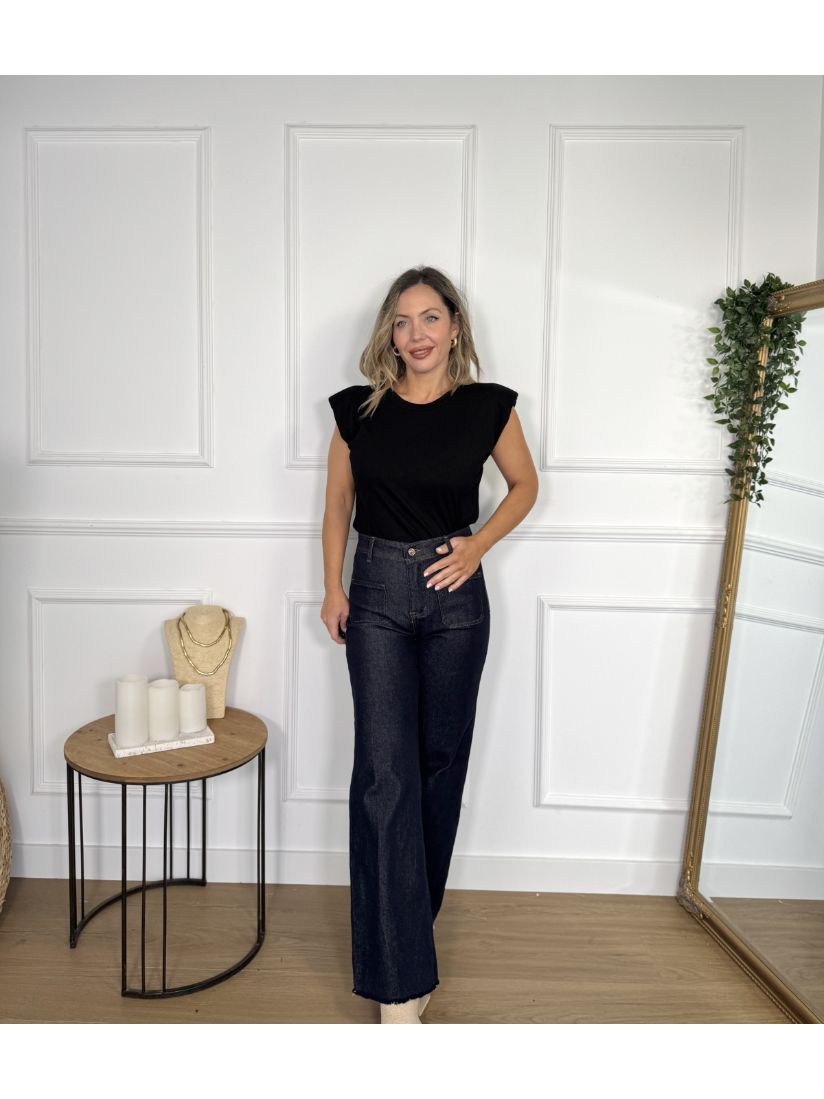 Camiseta básica de canalé con hombreras.