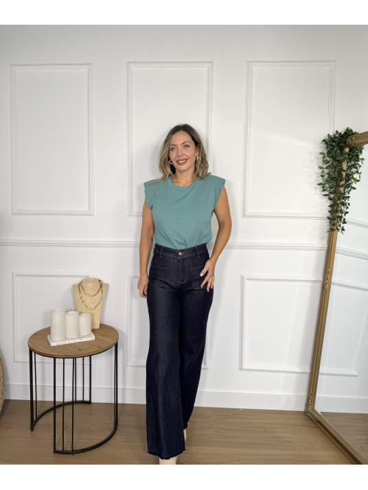 Camiseta básica de canalé con hombreras.