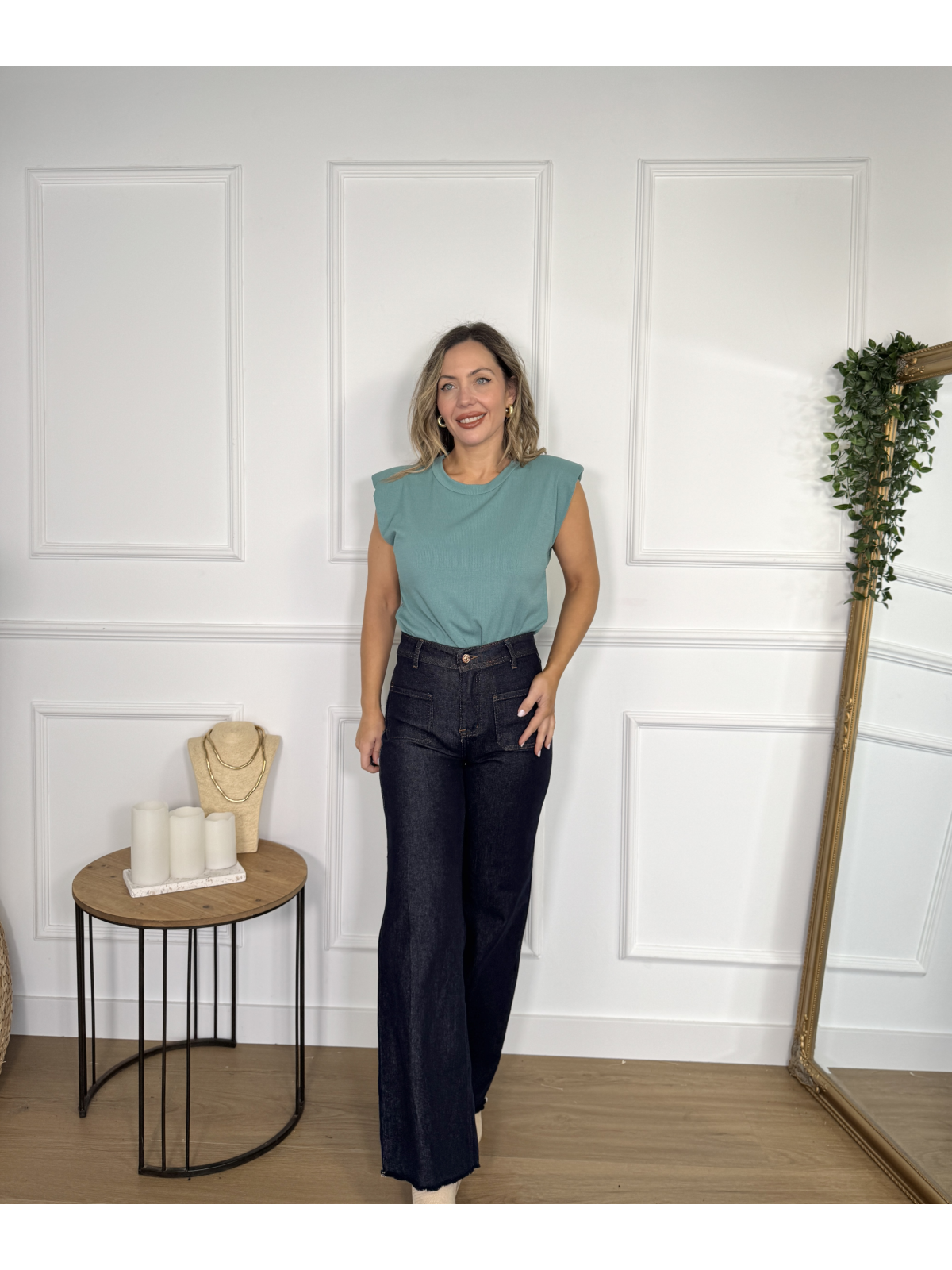 Camiseta básica de canalé con hombreras.