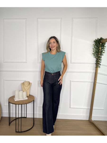 Camiseta básica de canalé con hombreras.