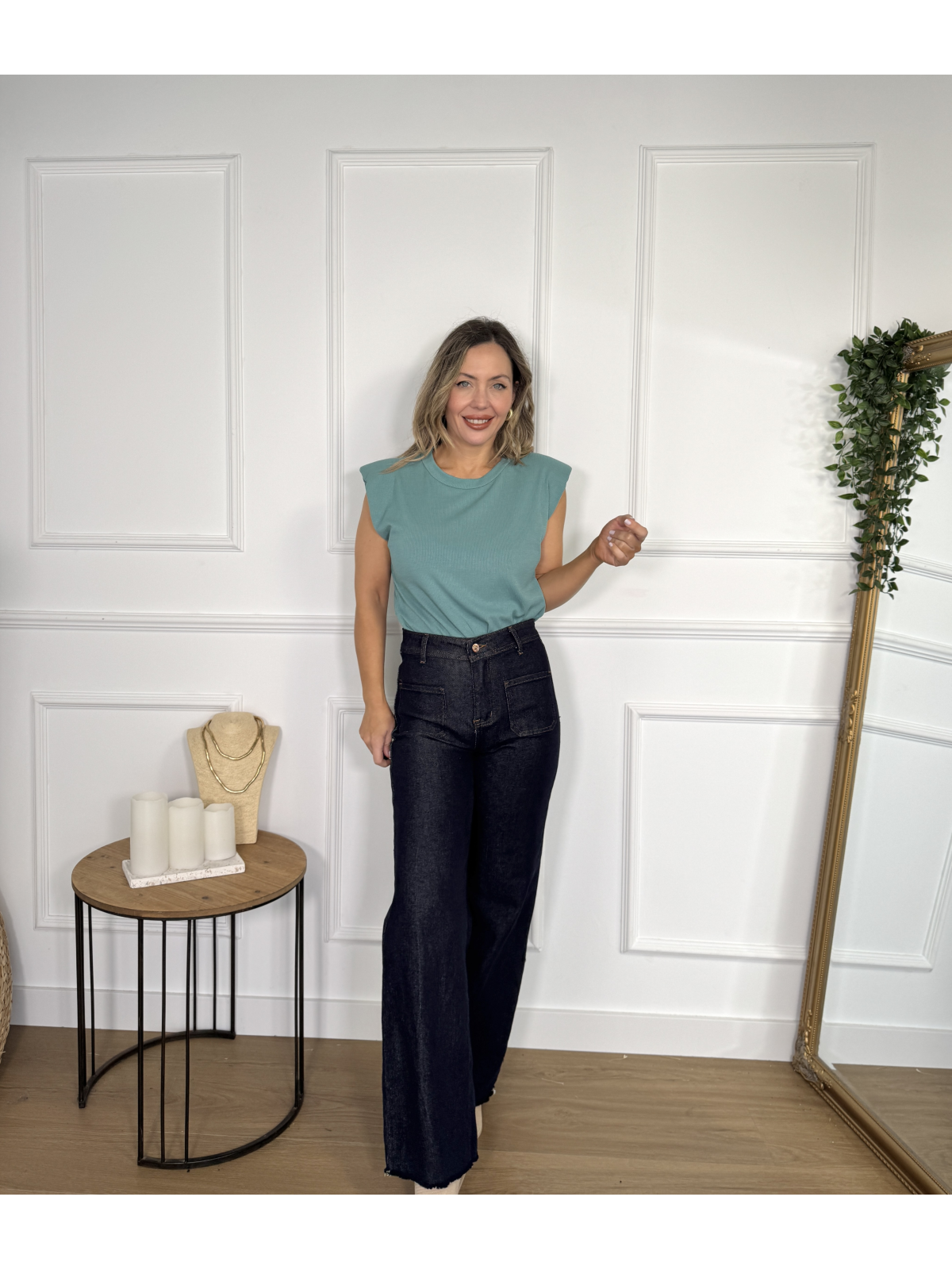 Camiseta básica de canalé con hombreras.