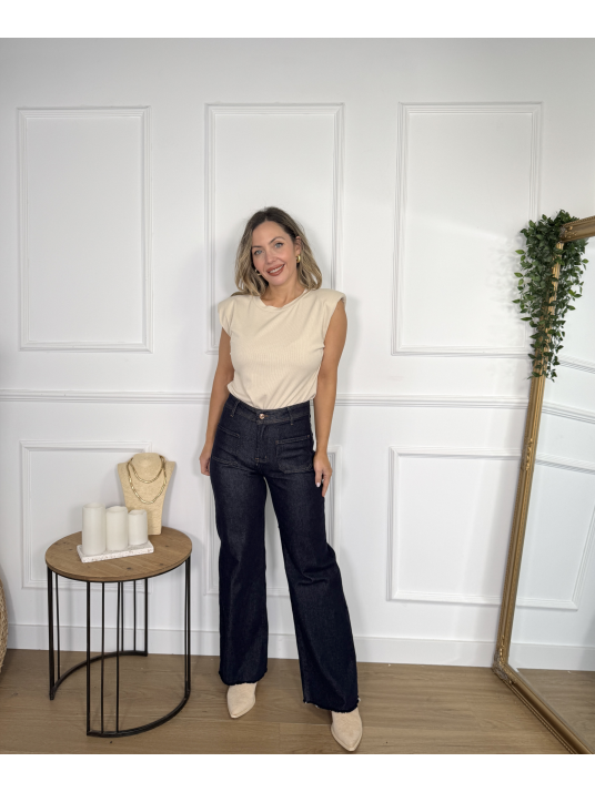 Camiseta básica de canalé con hombreras.