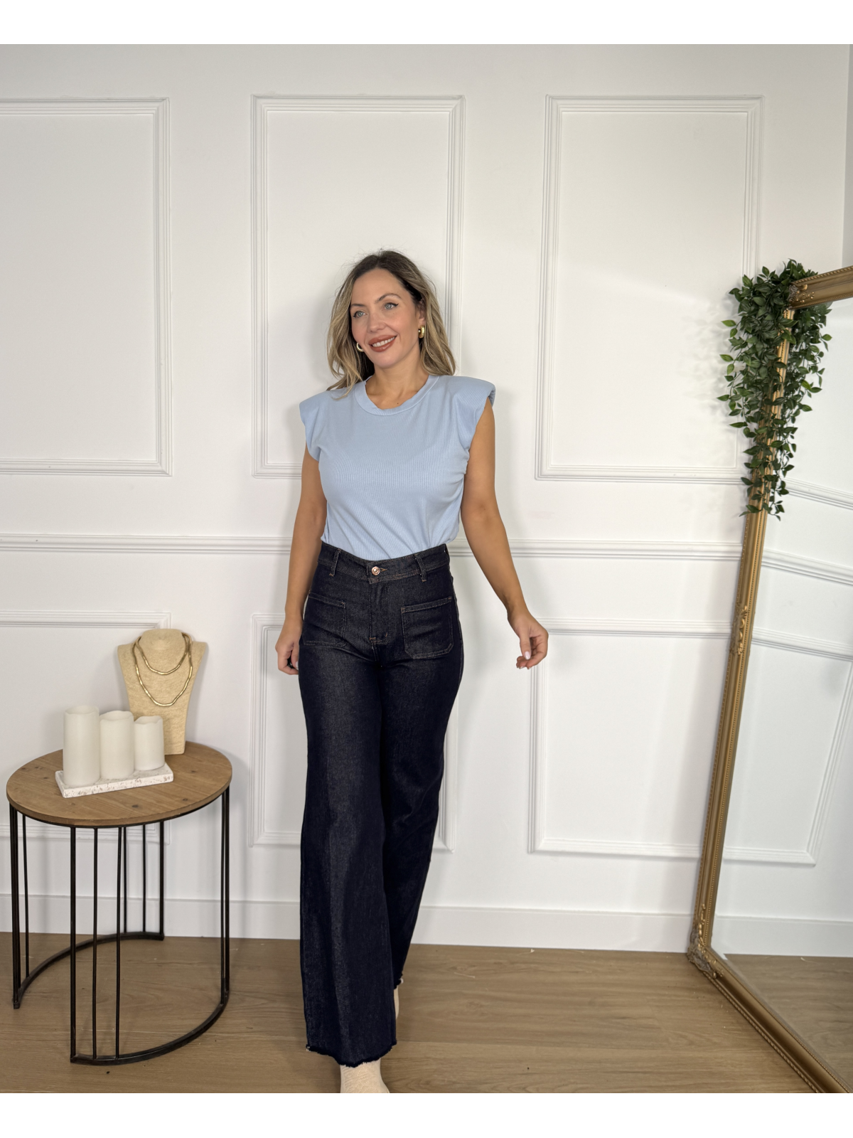 Camiseta básica de canalé con hombreras.