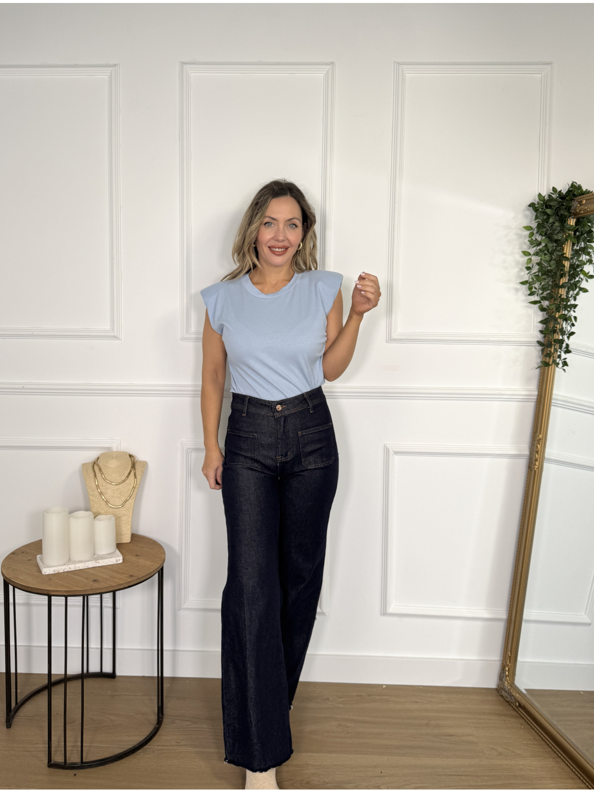 Camiseta básica de canalé con hombreras.