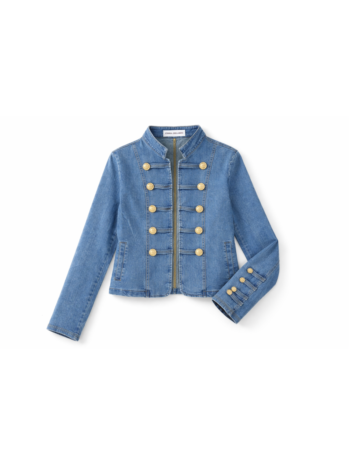 Chaqueta vaquera en tono azul medio de estilo militar.