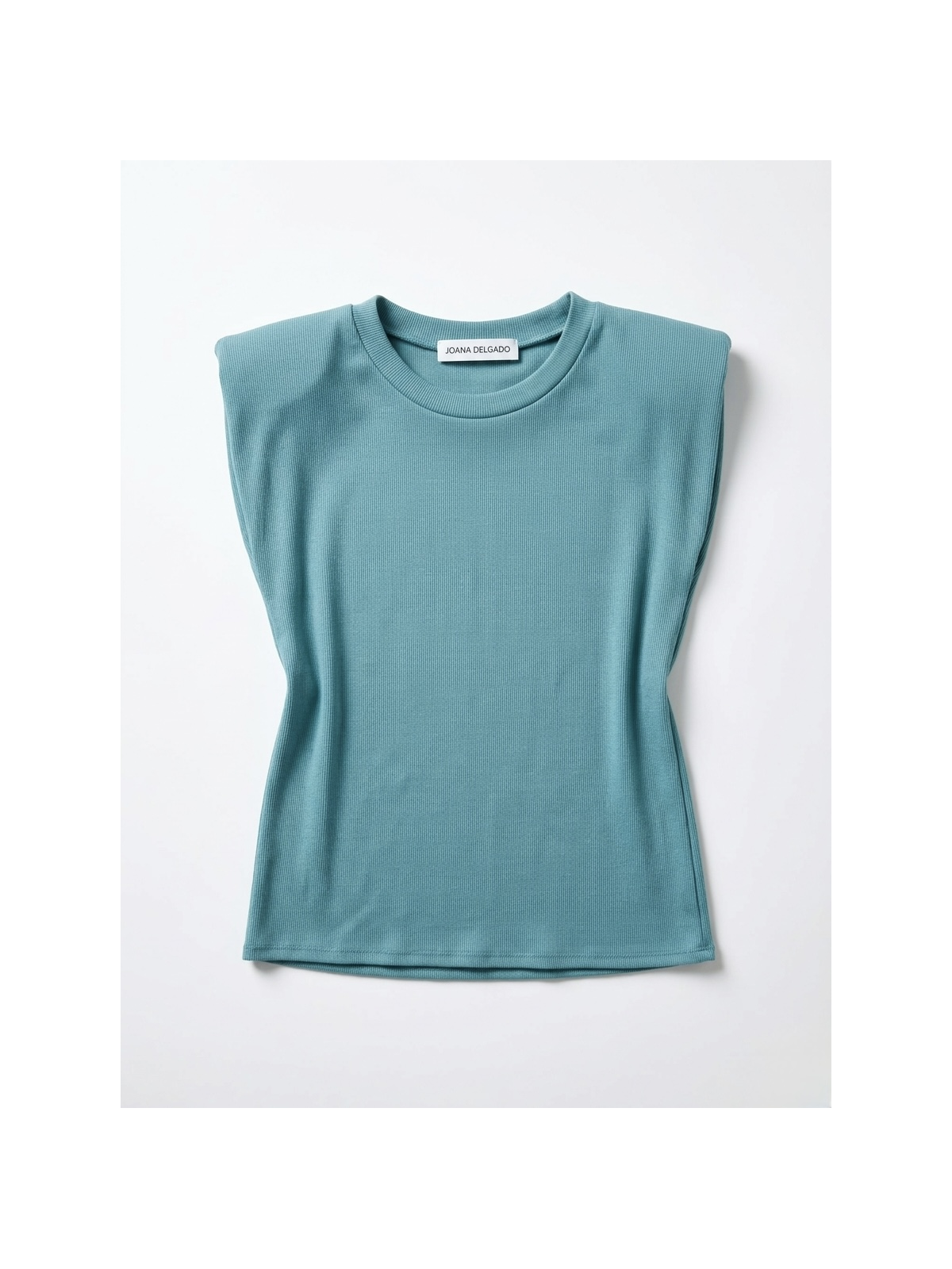 Camiseta básica de canalé con hombreras.