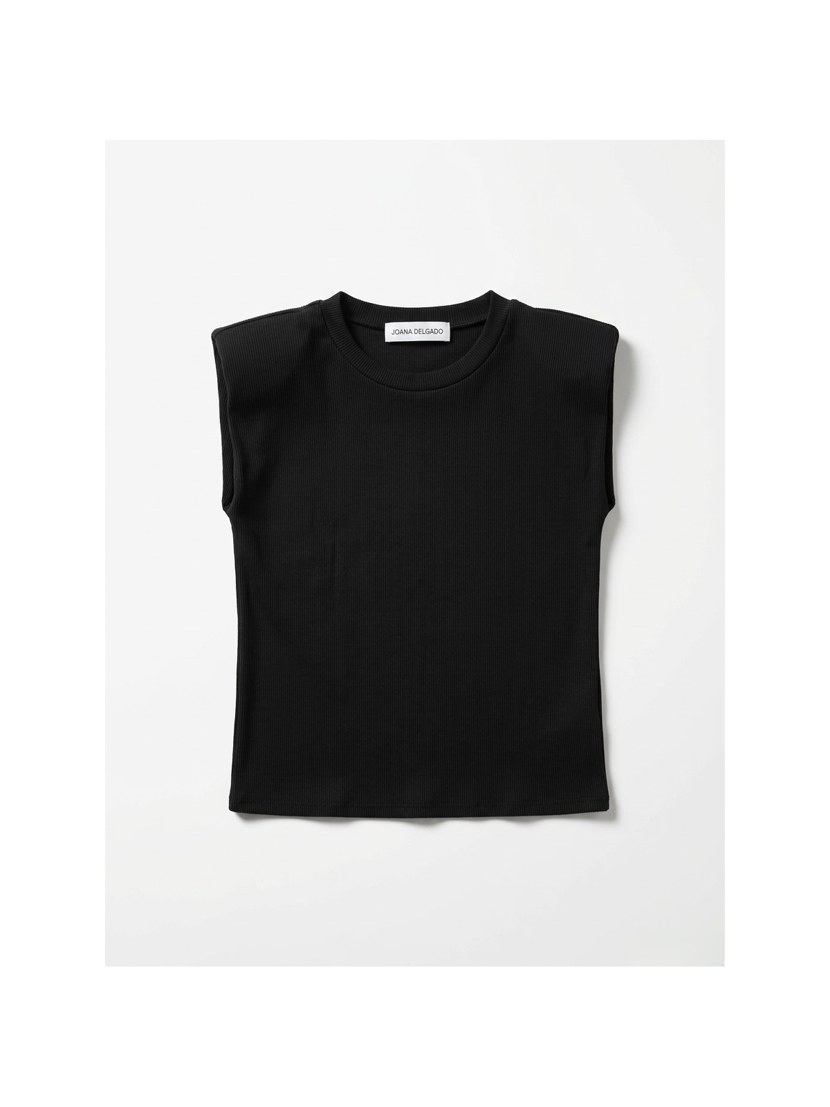 Camiseta básica de canalé con hombreras.