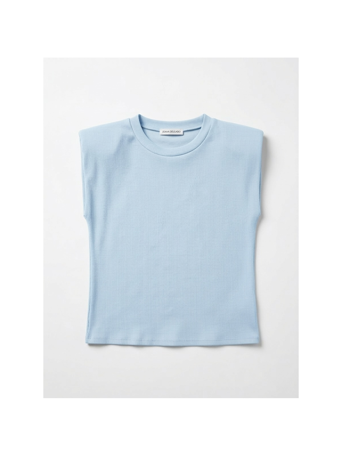 Camiseta básica de canalé con hombreras.