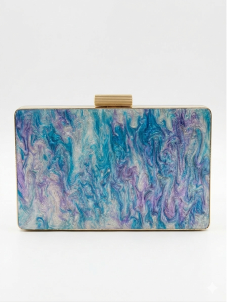 Clutch rígido de diseño sofisticado con estructura metálica.