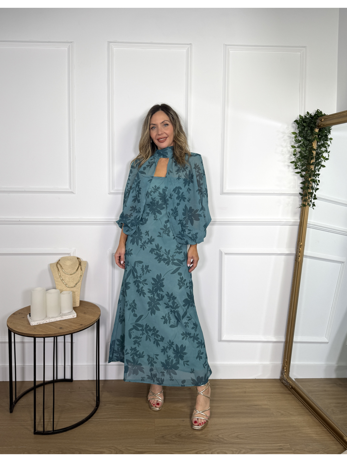 Vestido de gasa estampado con capa, ideal para invitadas de comunión,