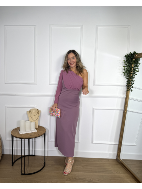 Vestido midi asimétrico en combinación con gasa, ideal para invitadas