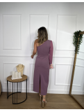 Vestido midi asimétrico en combinación con gasa, ideal para invitadas