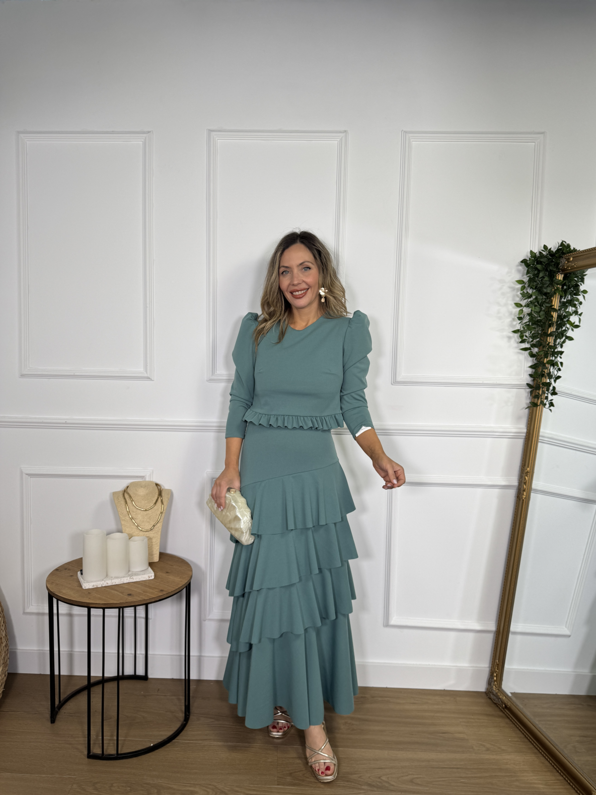 Conjunto de dos piezas formado por top y falda.