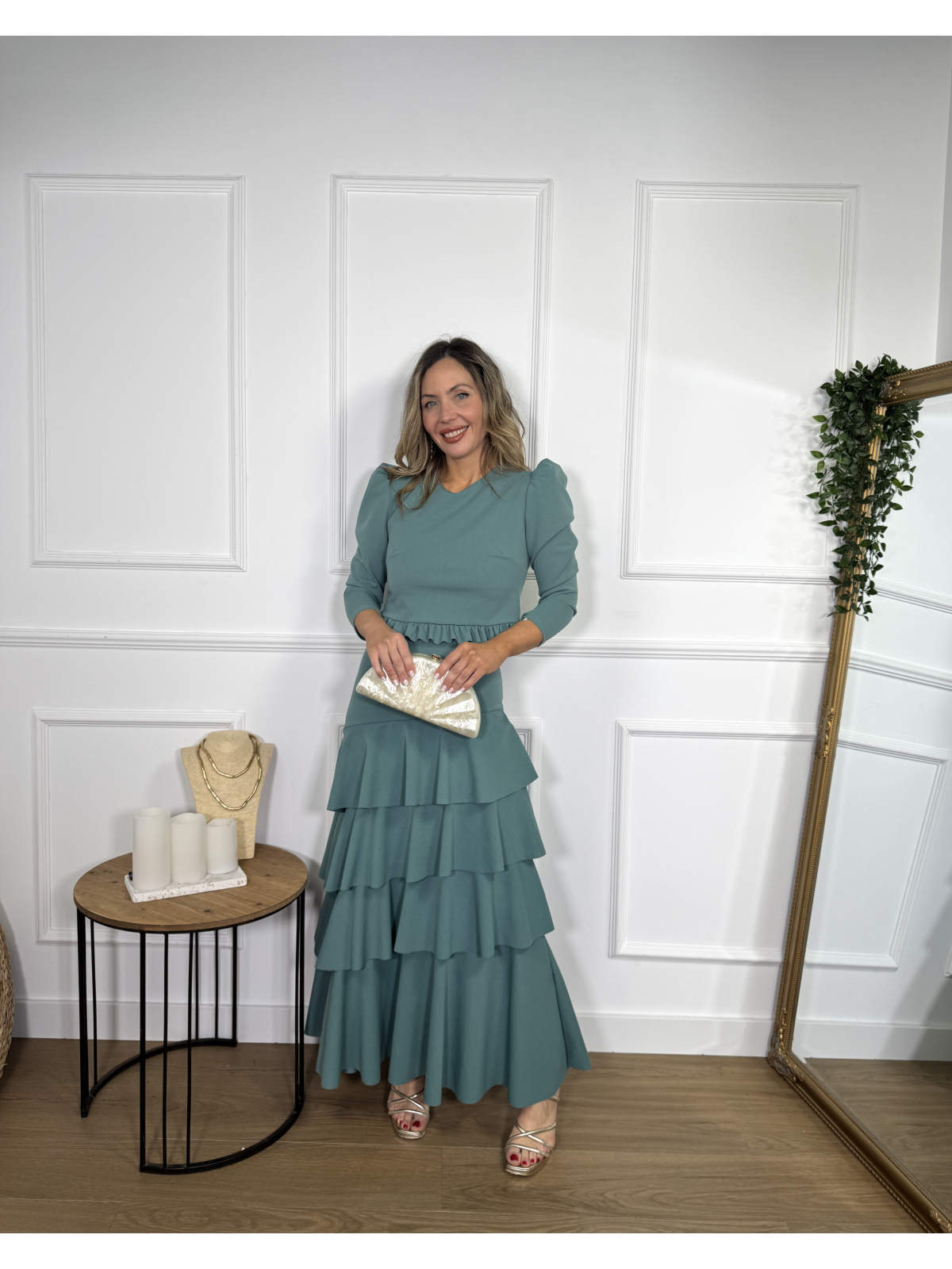 Conjunto de dos piezas formado por top y falda.