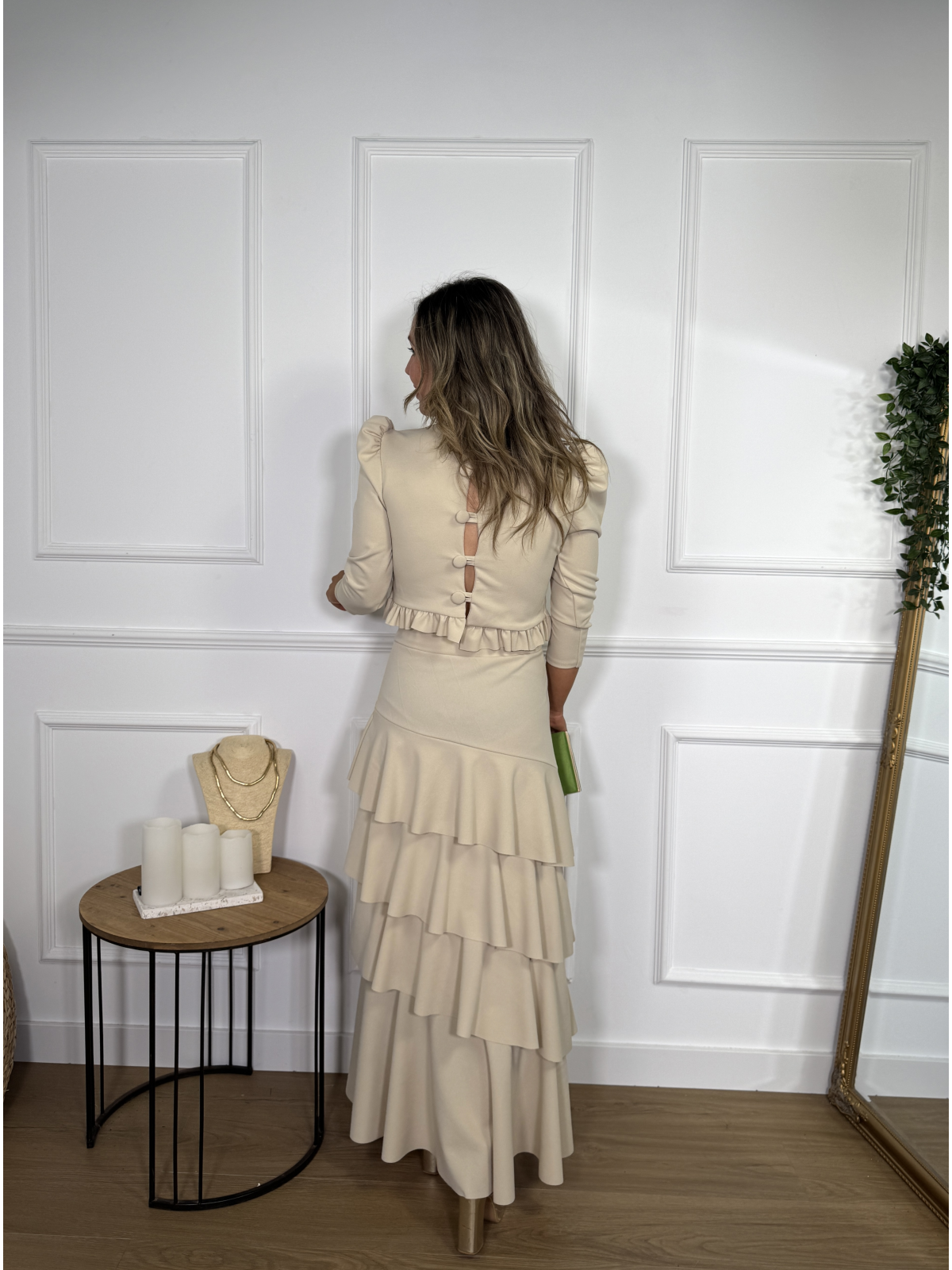 Conjunto de dos piezas formado por top y falda.