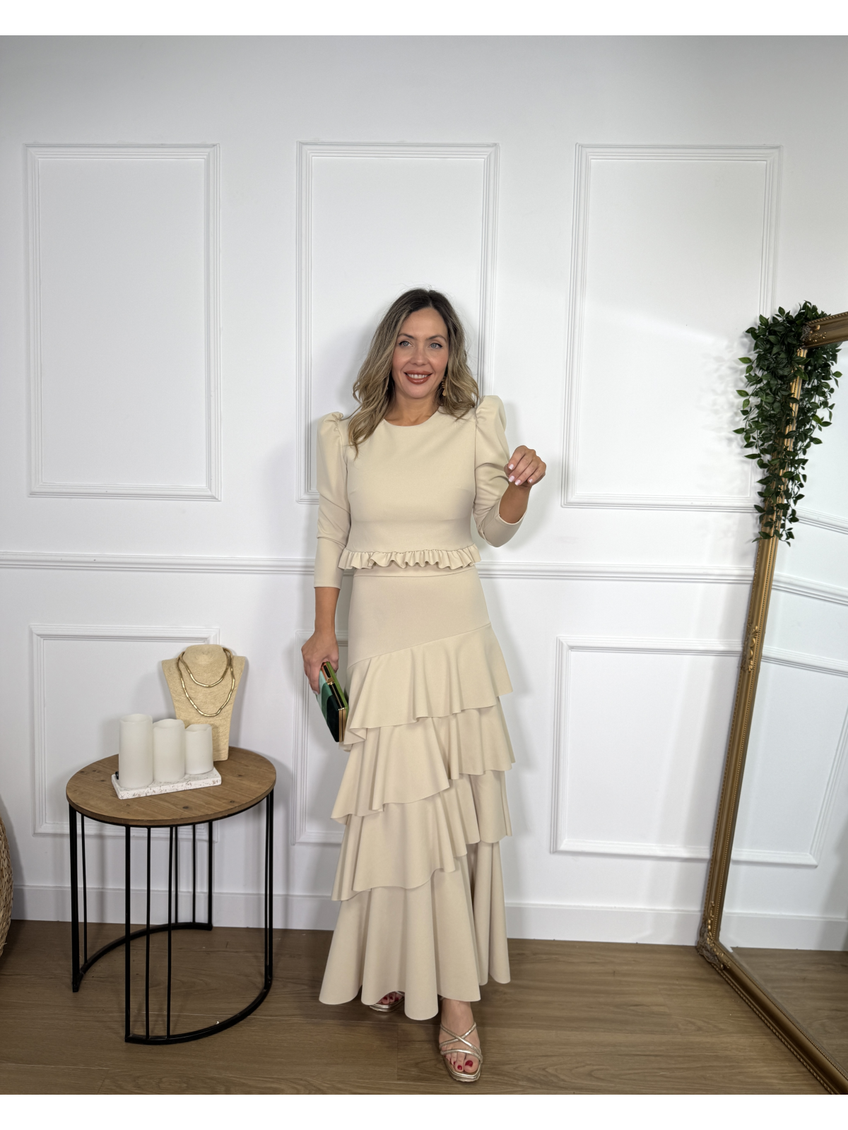 Conjunto de dos piezas formado por top y falda.