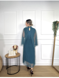 Vestido midi confeccionado en tejido de tul plisado.