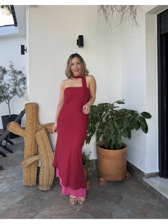 Vestido midi de diseño elegante y minimalista con bajo en contraste.