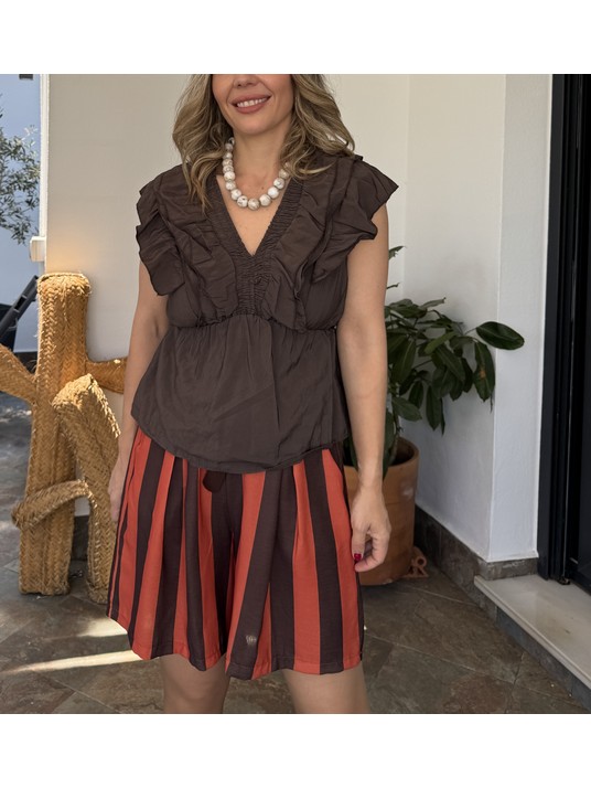 Blusa de estilo romántico y femenino.